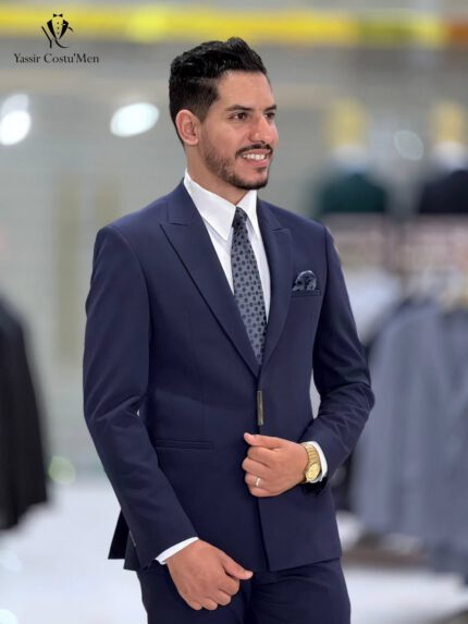 Costume Bleu Marine Classique — Élégance Business